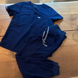 FIGS Catarina one pocket top and Zamora jogger set